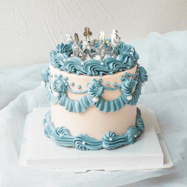 Edith Cake | Blue and Pink Crown